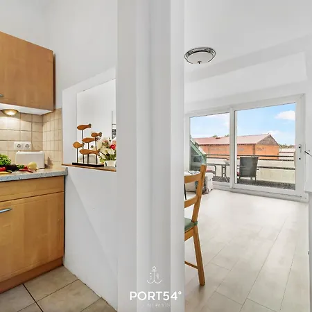 Apartment Deck 7 *